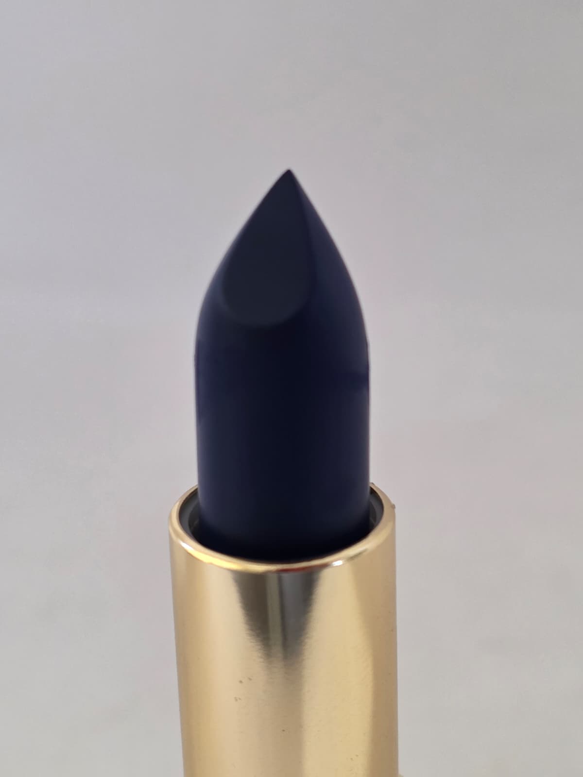 2X L’Oréal Paris x Balmain Limited Edition Lipstick, #901 Rebellion