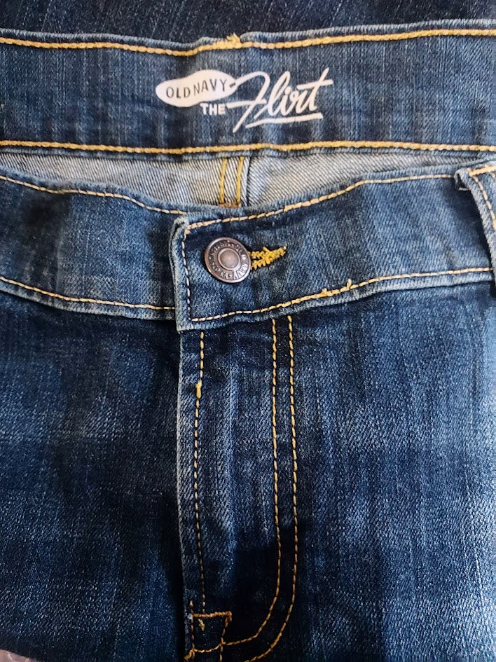 Old Navy Women's The Flirt Boot Cut Jeans, Size 14