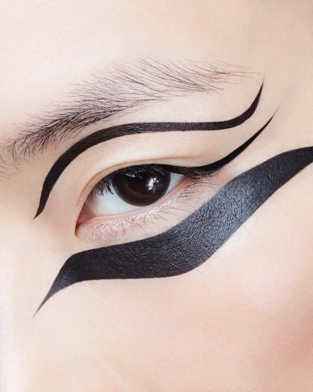 L'Oreal Paris Infallible Smokissime Powder Eyeliner Pen,