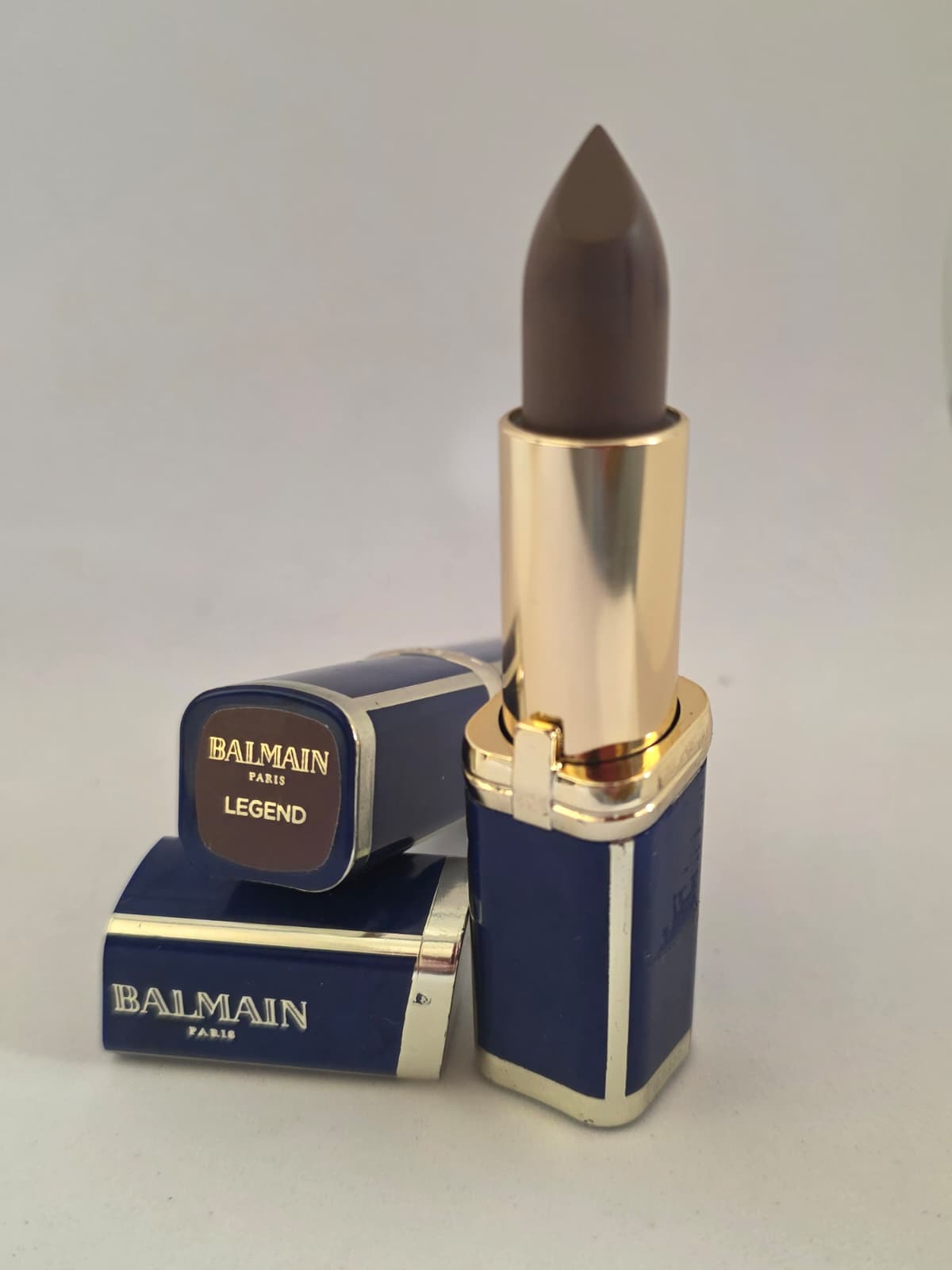 2X L’Oréal Paris x Balmain Limited  Edition Lipstick, #902 Legend