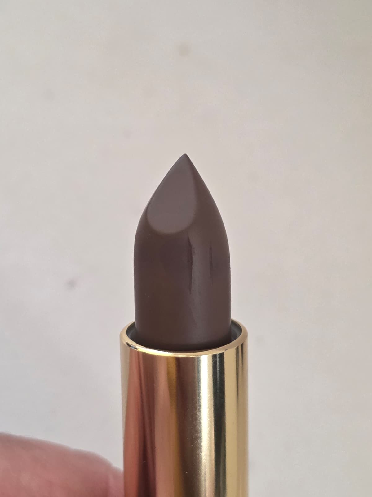 2X L’Oréal Paris x Balmain Limited  Edition Lipstick, #902 Legend