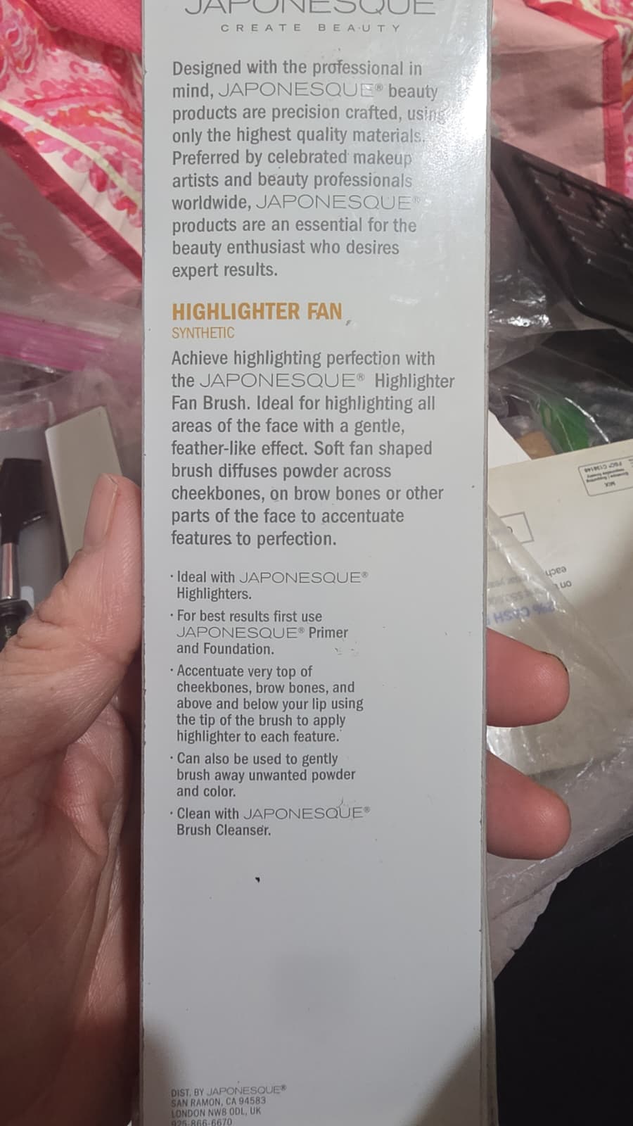 JAPONESQUE Highlighter Fan Brush – Face Makeup & Highlighting Brush