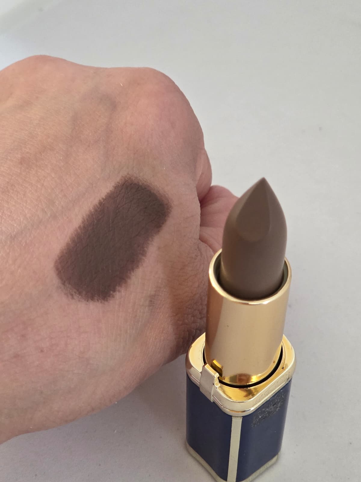 2X L’Oréal Paris x Balmain Limited  Edition Lipstick, #902 Legend